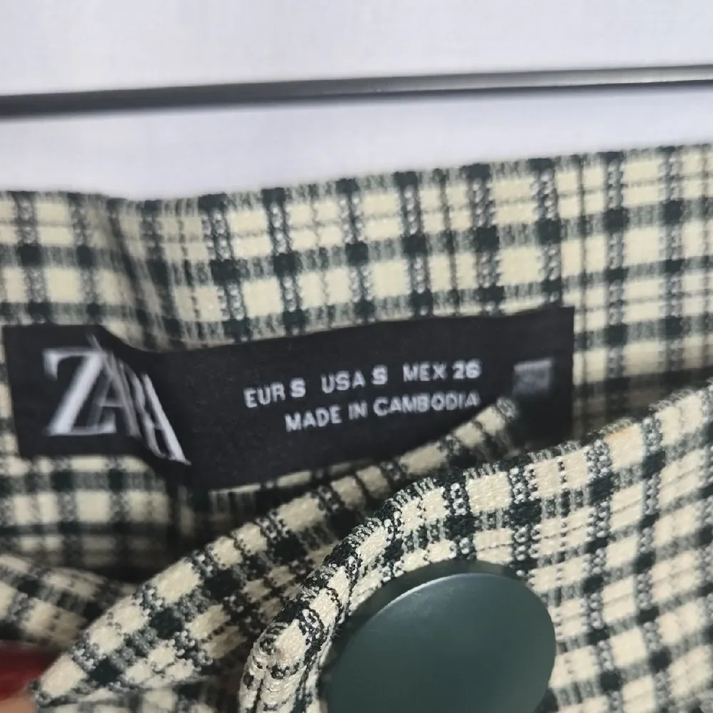 Zara Dark Green and Cream Checkered/Plaid Cropped Pants - Picture 5 of 15